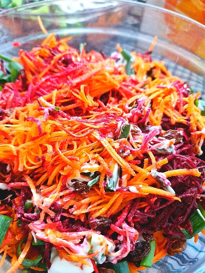 beetroot carrot salad with raisins and spring onion qith mayonnaise dressings|ジェンルグクッキングさん