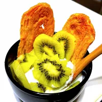 キーウィヨーグルトパフェ🥝|マニラ男さん