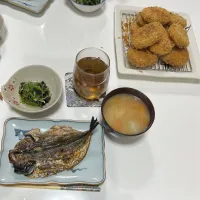 晩御飯☆コロッケ☆ほうれん草とえのきのお浸し☆鯵の開き☆みそ汁（白菜・人参・えのき）| Saharaさん