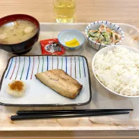 寮の朝ごはん😋ホッケ|すかラインさん