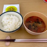 ワカメ玉ねぎ味噌汁|ゆさん