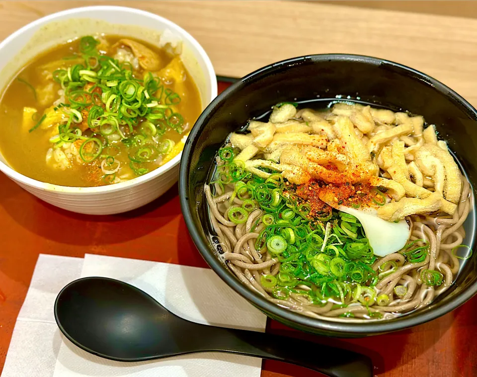 ミニカレー丼と刻み蕎麦|にゃあ（芸名）さん