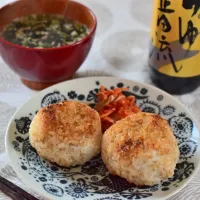 つゆ正田流で焼きおにぎり🍙| うにんぱすさん