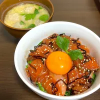 サーモン丼　鰯のつみれ味噌汁|ハルカさん