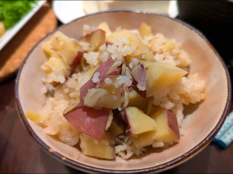 ジャコとさつまいものご飯🍠|石川ティハルさん