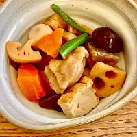 「根菜類の煮物💦」
油揚げと大根の味噌汁
明太子と納豆を添えて 朝ごはん・・|ばくあんしゃさん