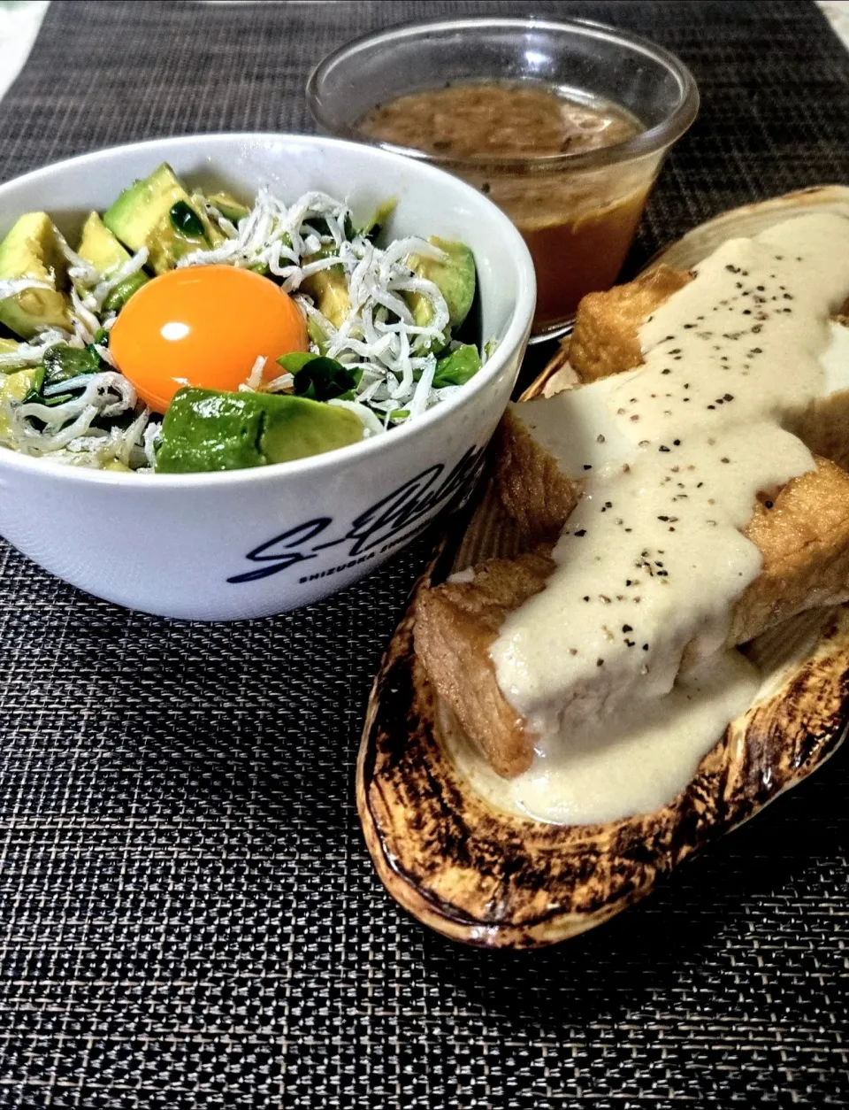 チーズソースde厚揚げ素敵
アボカドしらす小丼|マギーさん