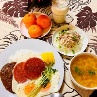 今日の最強パワフル元気朝ご飯💪スパイス彼とハムエッグ、オニオンサラダ、納豆掛け、超簡単朝ご飯です^ - ^|HAMI69さん