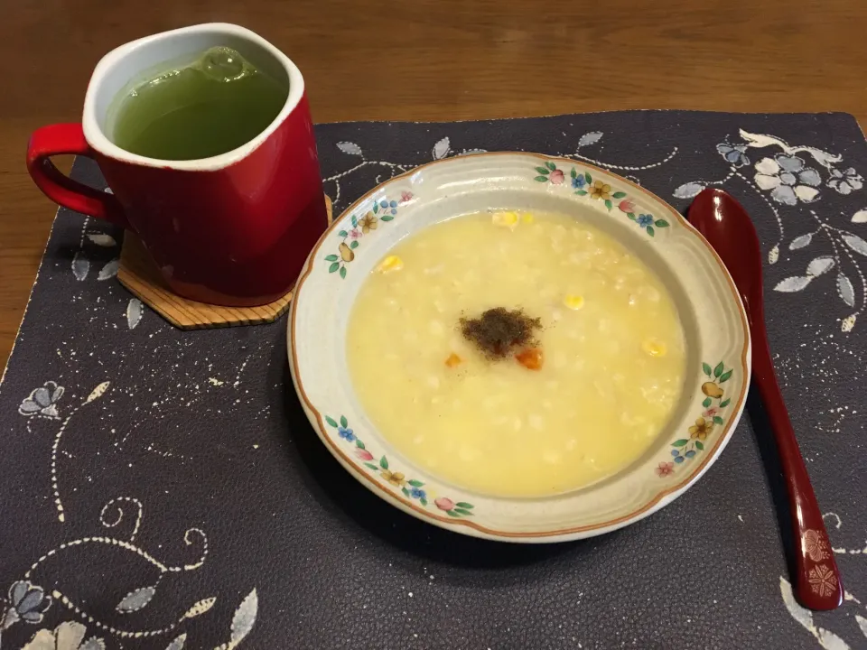 オートミールコーンポタージュチーズリゾット、熱い日本茶(朝ご飯)|enarinさん