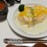 カレー味ピラフのホワイトソースがけオムライス|ひろみさん