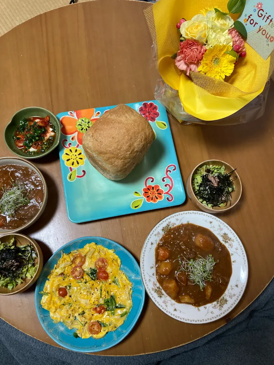 ビーフシチュー♡玄米フランス食パン🍞♡和風ツナサラダ♡お野菜とチーズのオープンオムレツ♡キムチ温奴|さくたえさん