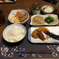 ご飯、コロッケ、ロースとんかつ、なすとかぼちゃの素揚げ、煮物、もやしと小松菜と大根の自家製ナムル、胡麻高菜漬け、沢庵、烏龍茶、牛乳寒天(夕飯)|enarinさん