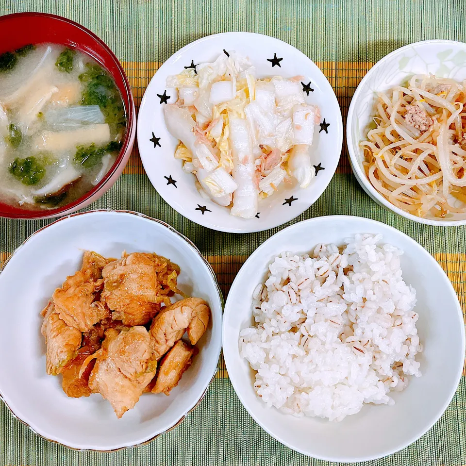 鶏むね肉の西京味噌焼き♡もやし炒め♡白菜とツナのサラダ♡お味噌汁♡|まゆかさん