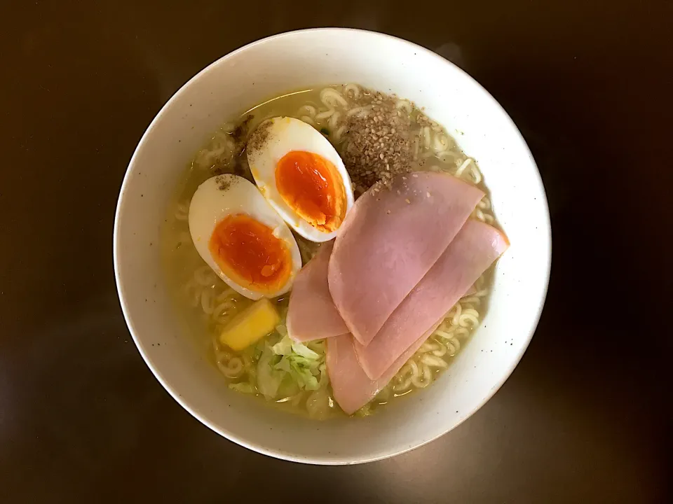 サッポロ一番塩ラーメン(ハム玉子入)|ばーさんさん