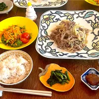 晩ごはん♯牛肉もやし炒め♯ほうれん草胡麻和え|小松菜さん