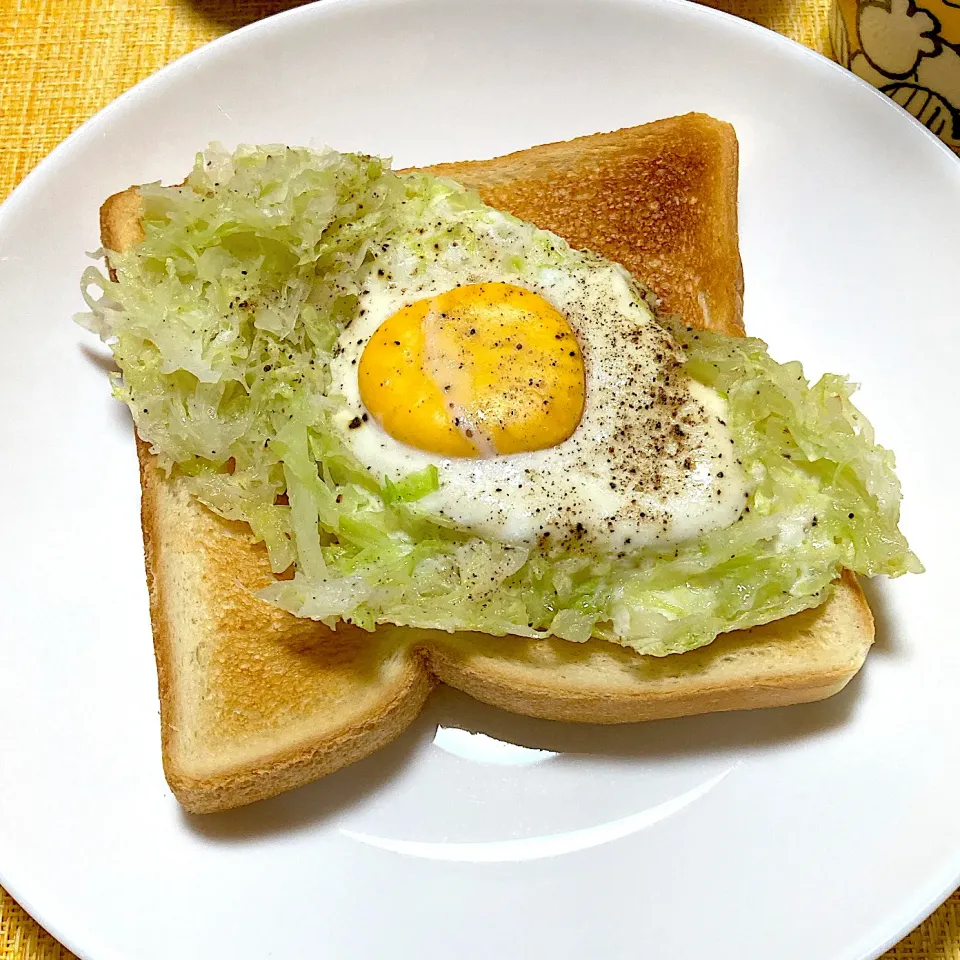 目玉焼き🍳トースト|akkoさん