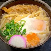 鍋焼きうどん 715円|すくらんぶるえっぐさん