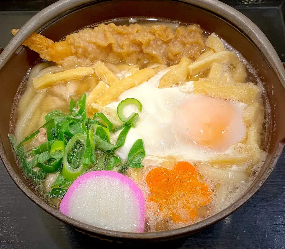 鍋焼きうどん 715円|すくらんぶるえっぐさん