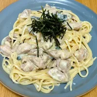 今日の朝昼兼用ごはん~鶏もも肉の海苔クリームパスタ~|ゆかｕさん