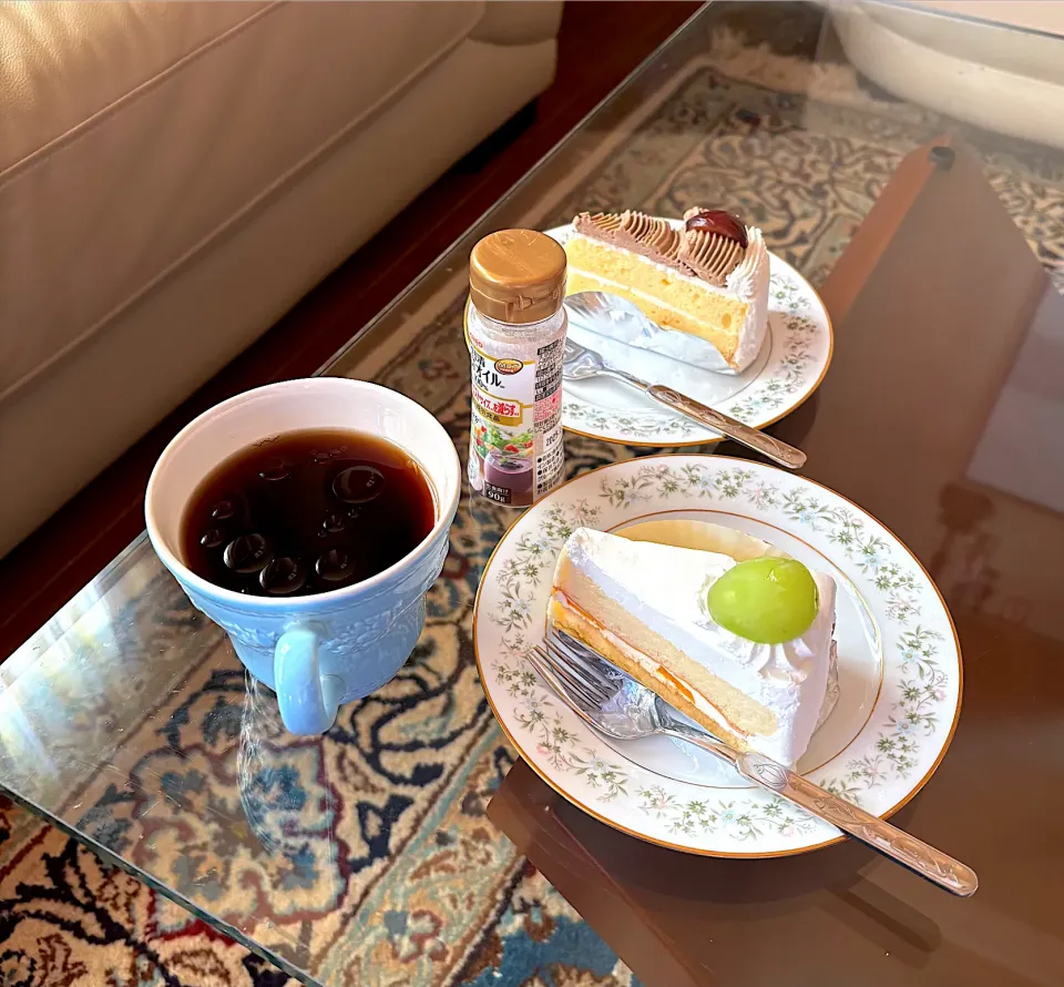 食後にケーキとコーヒー|かっちゃん杉さん