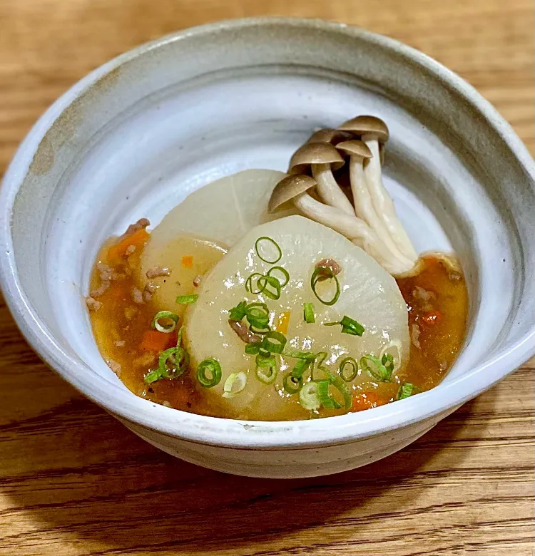 昨夜の「風呂吹き💦」に
ニラ と落とし卵の味噌汁
青菜のお浸しを添えて 朝ごはん|ばくあんしゃさん