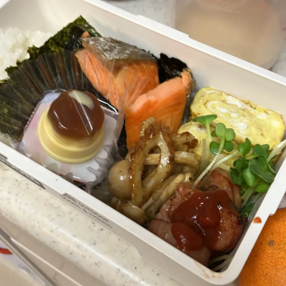 しゃけとプリン🍮弁当|たんぽぽさん