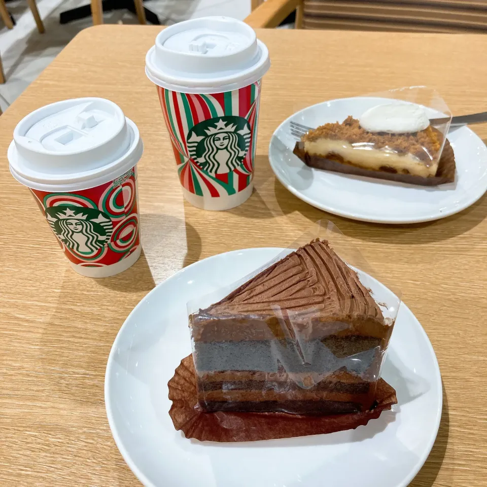 チョコレートケーキとナッツ&キャラメル　チーズケーキとコーヒー|ちゃみこさん