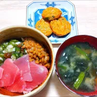 2024 1208　ねばとろまぐろ丼　桜海老と彩り野菜のかき揚げ天　ほうれん草とわかめのお味噌汁| いもこ。さん