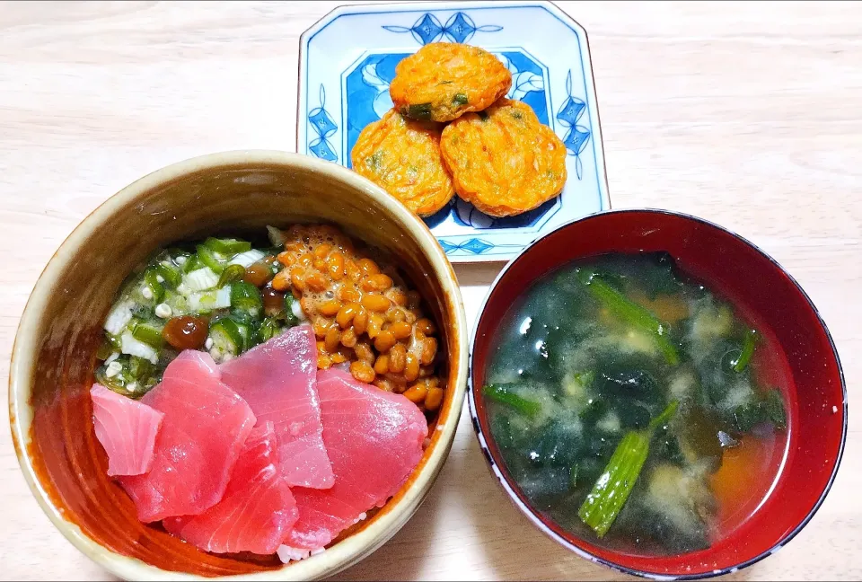 2024 1208　ねばとろまぐろ丼　桜海老と彩り野菜のかき揚げ天　ほうれん草とわかめのお味噌汁|いもこ。さん