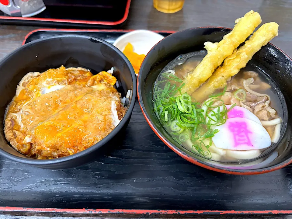 資さんうどん　ミニかしわゴボ天うどんとミニカツとじ丼のしあわせセット|Kouji  Kobayashiさん