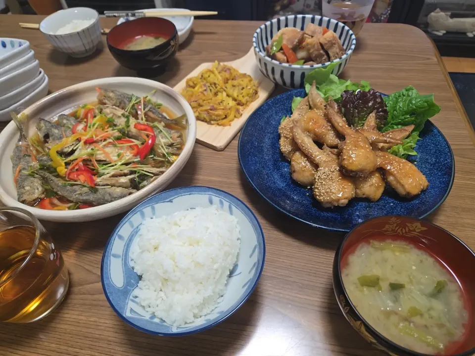 アジの南蛮漬け・手羽先の甘辛揚げ・豚の角煮・ご飯・さつまいもの味噌汁🌺|chiyukiさん