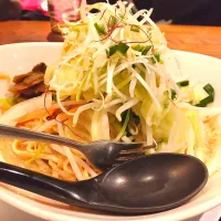 夕方から行列😦汁なし担々麺　野菜盛り+200円|さゆさん