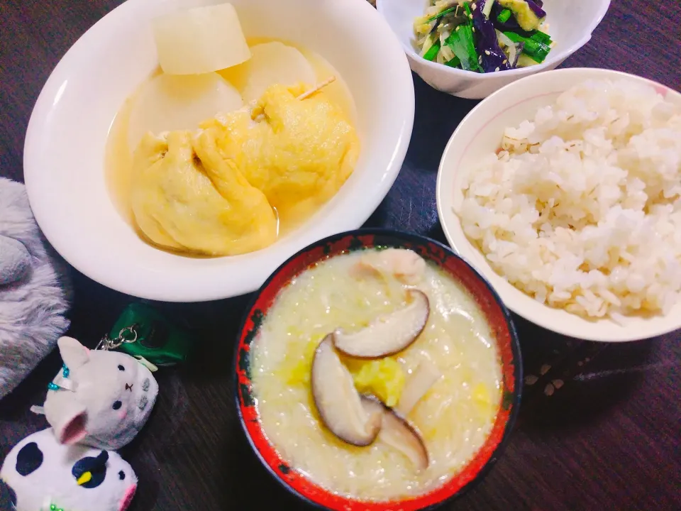 押し麦ごはん、鶏ももと白菜の豆乳春雨スープ、大根とつくねの袋煮、ナスともやしとニラのナムル|サトリさん