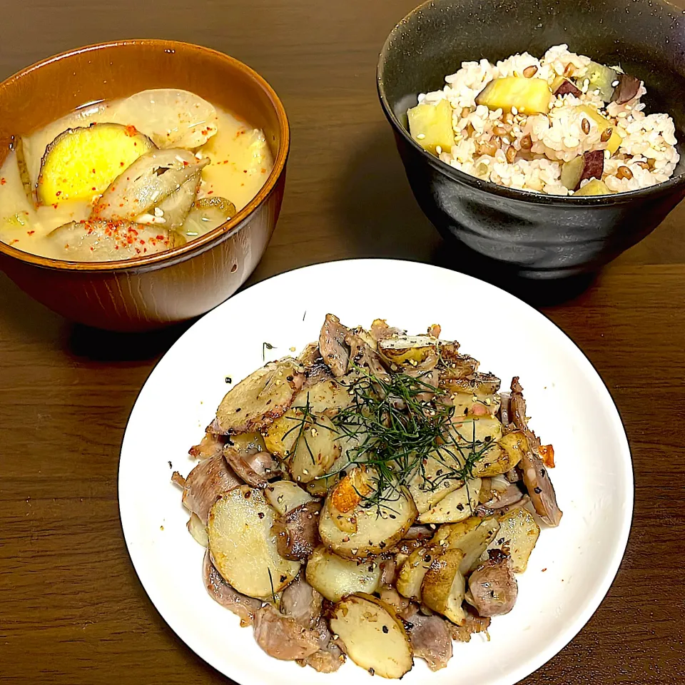 さつまいもご飯🍠　根菜系味噌汁　菊芋砂肝の炒め物|ハルカさん