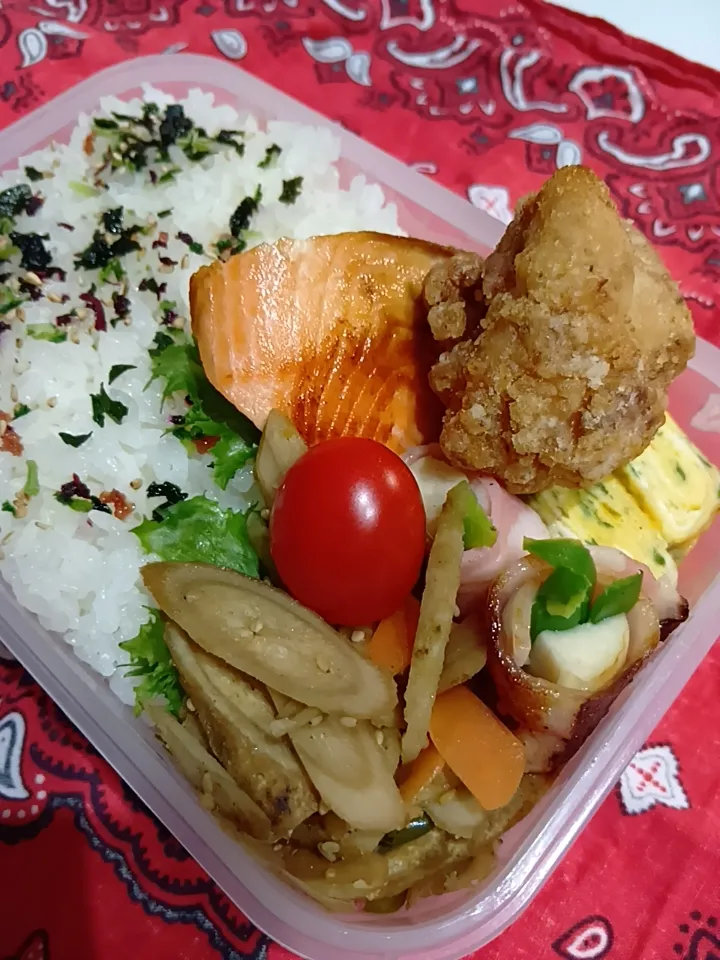 きんぴらごぼう鮭弁当＋残り唐揚げ付|yayoi.Kさん