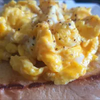 scrambled eggs on butter sugar toast 😋 😋 😋|🌷lynnlicious🌷さん