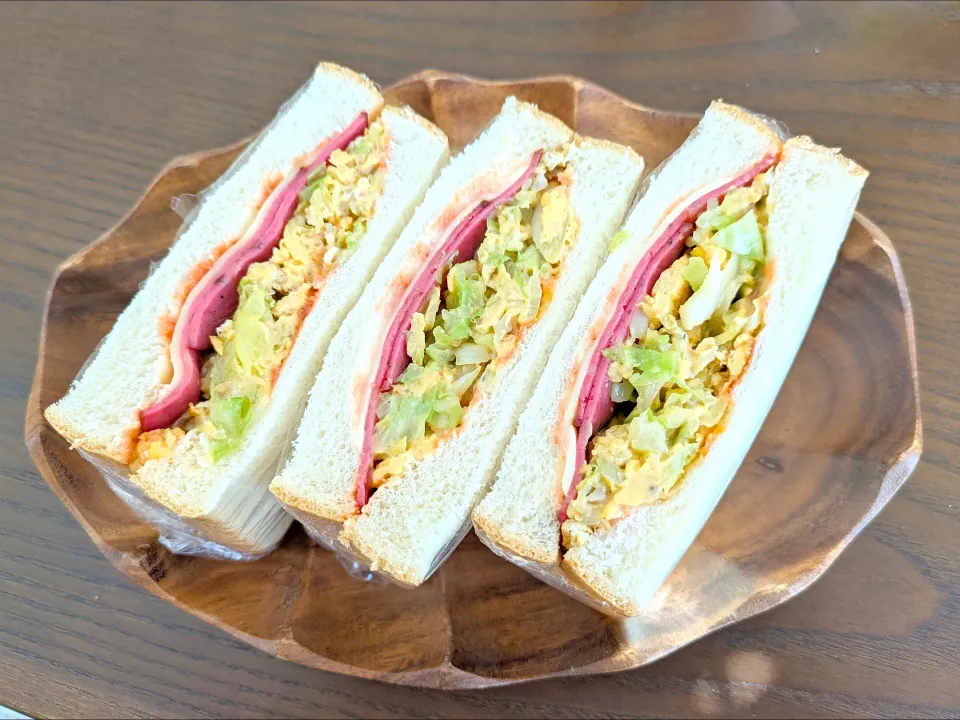 ハムチーズとキャベツたまごサンド🥪|じょうさん