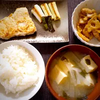 モーカサメのムニエルメインのお夕飯🌛|みーぬさん