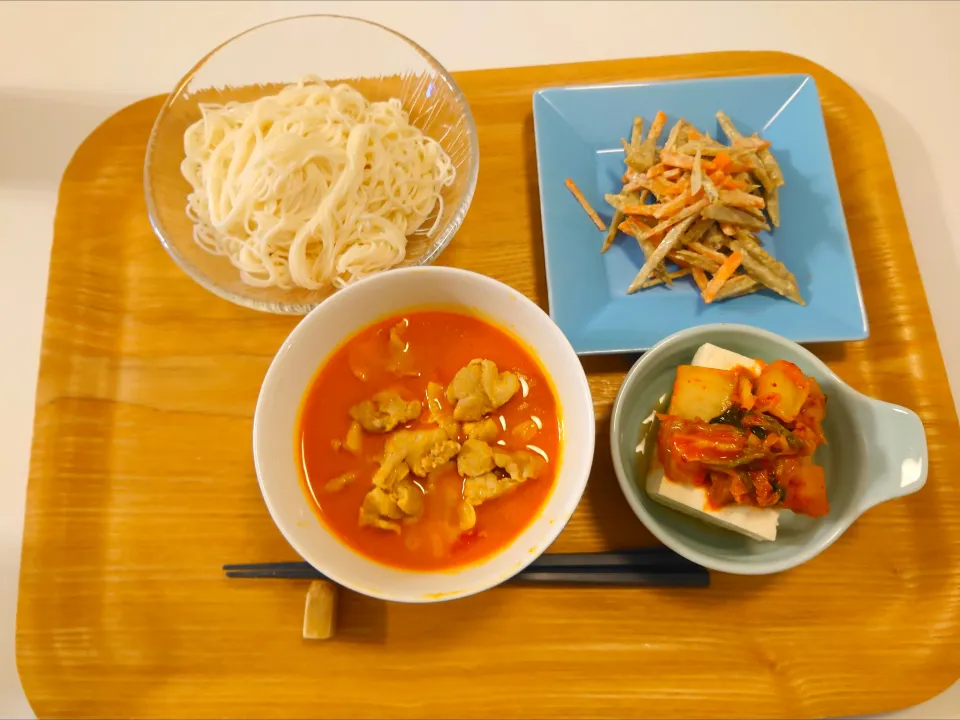 今日の夕食　パネーンカレー、ごぼうサラダ、キムチのせ冷奴|pinknari🐰🌈さん