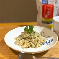 残り物ご飯でガーリックライス味付けは玉露園のこんぶ茶☝️