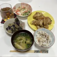 晩御飯☆酢豚風炒め☆カニカマと貝割れ大根のマヨぽんサラダ☆揚げなすの煮浸し☆みそ汁（白菜・しめじ・ほうれん草）☆梅おかか混ぜご飯|Saharaさん