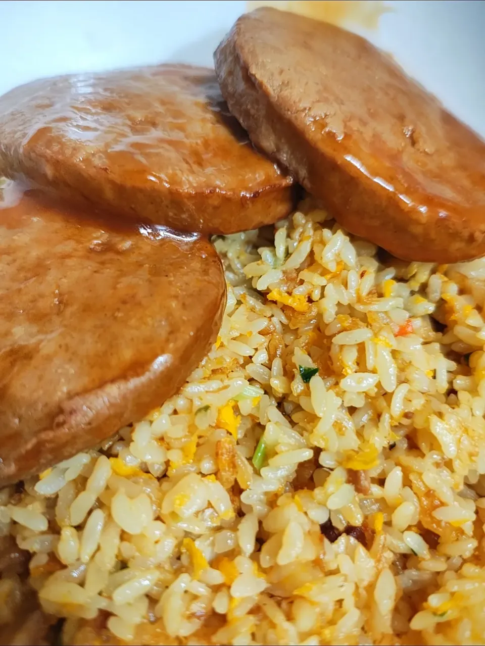 チキンハンバーグのせチャーハン|時雨さん