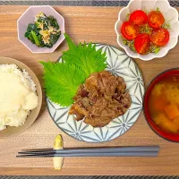 松阪牛小間切れ炒め＆鱈アラと豆腐のお味噌汁|こりちゃんさん