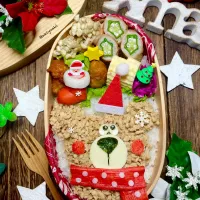 くまちゃんクリスマスそぼろ弁当|Akiyoෆ¨̮⑅さん