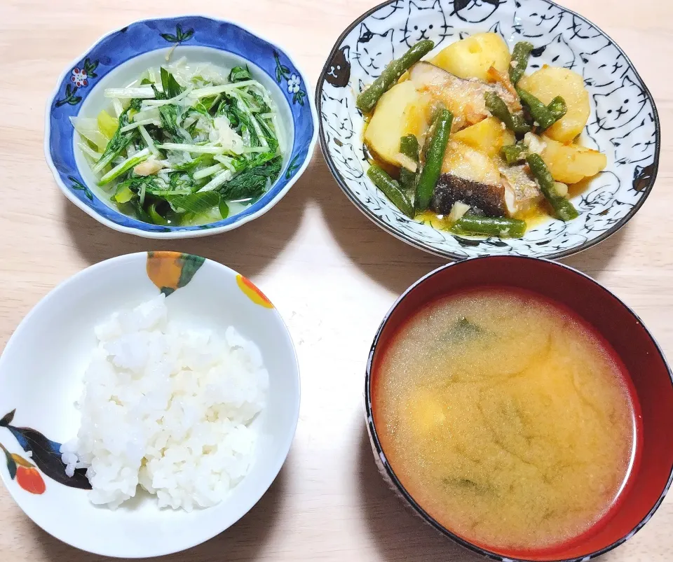 2024 1210 じゃがいもと鱈、いんげんの塩煮　ホタテ缶と水菜のサッと煮　豆腐とわかめのお味噌汁|いもこ。さん