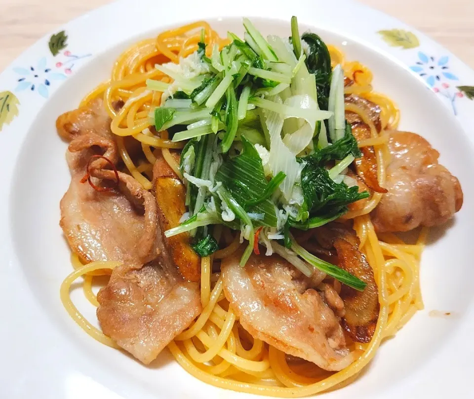 2024 1211　ごぼうと豚肉のピリ辛和風パスタ　ホタテ缶と水菜のサッと煮のせ|いもこ。さん