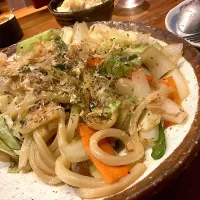 居酒屋料理🏮の〆は『焼きうどん』😋|アライさんさん