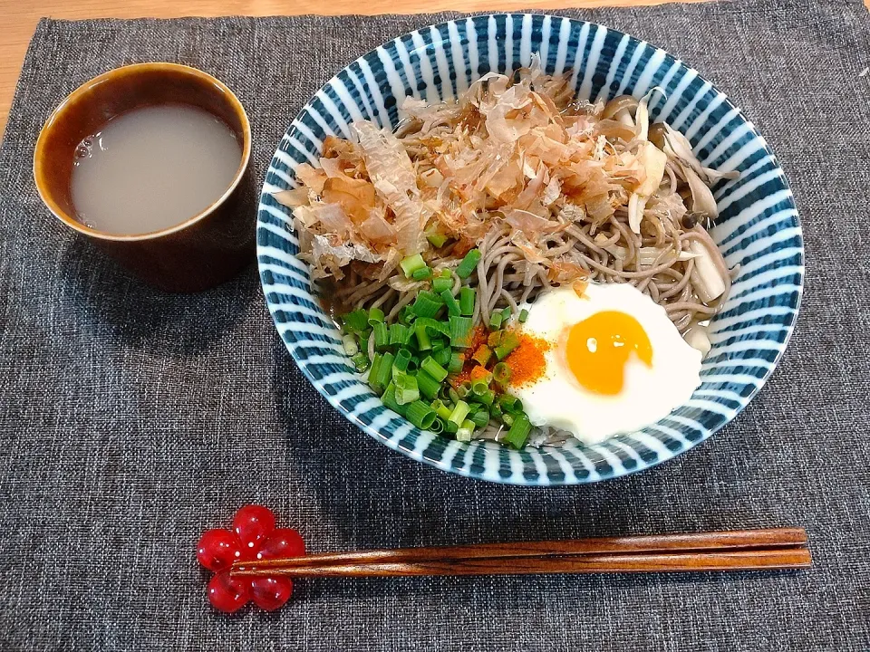 きのこと鰹節たっぷり！十割蕎麦|みりさん