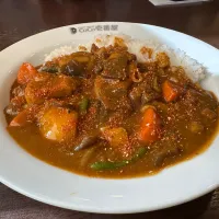 牛すじ煮込みカレー🍛やさいトッピング🍠🥕🧅5辛🔥| buhizouさん