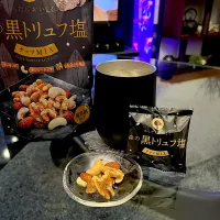 休日の夜🌉✨

今から韓ドラ観ながら晩酌タイム🥃🏮✨
ここ数日ハマっている、「森の黒トリュフ塩ナッツMIX」🥜|yokoさん